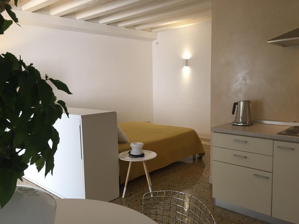 Ca'Bert Villa Dei Glicini Castelnuovo del Garda Exterior foto